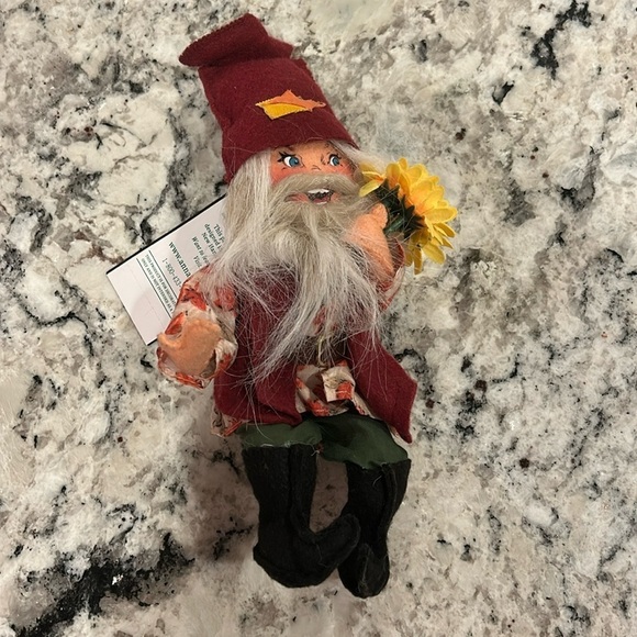 Annalee 7” Gnome With Sunflowers NWT - Picture 2 of 7